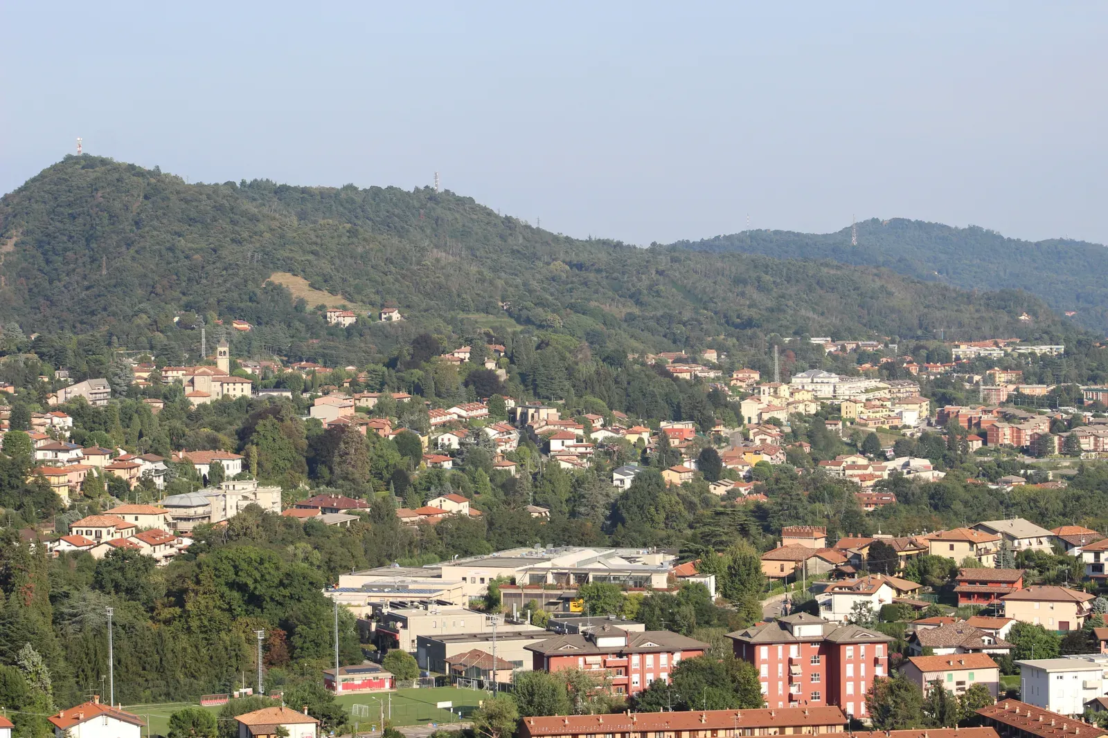 Vista di San Fermo della Battaglia da Cavallasca, provincia di Como